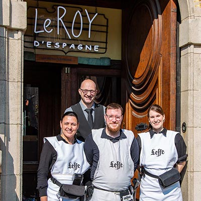 El equipo de la brasserie Le Roy d'Espagne
