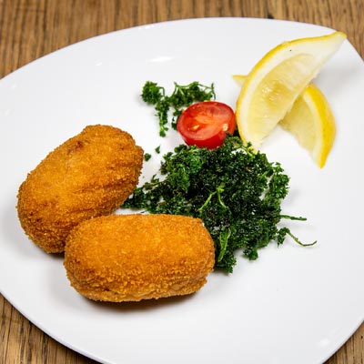 Croquettes aux crevettes grises faites maison, brasserie Le Roy d'Espagne