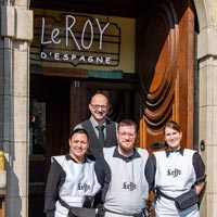  l'équipe en salle au Roy d'Espagne