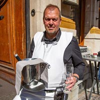  l'équipe en salle au Roy d'Espagne