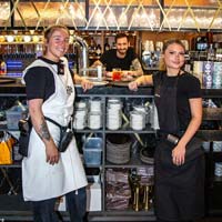  l'équipe en salle au Roy d'Espagne